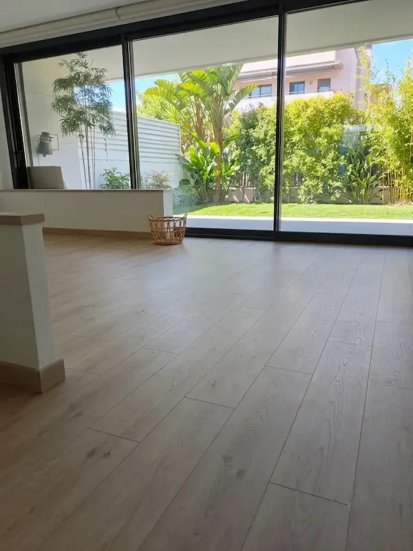 Suelo de parquet laminado terminado por nuestros instaladores